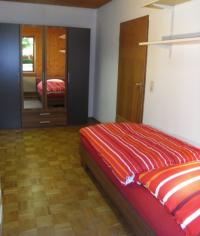 Bild 10 2. Schlafzimmer mit zwei Einzelbetten, auch zusammenstellbar - Bild 10: Ferienwohnung "Toren" in Meersburg am Bodensee